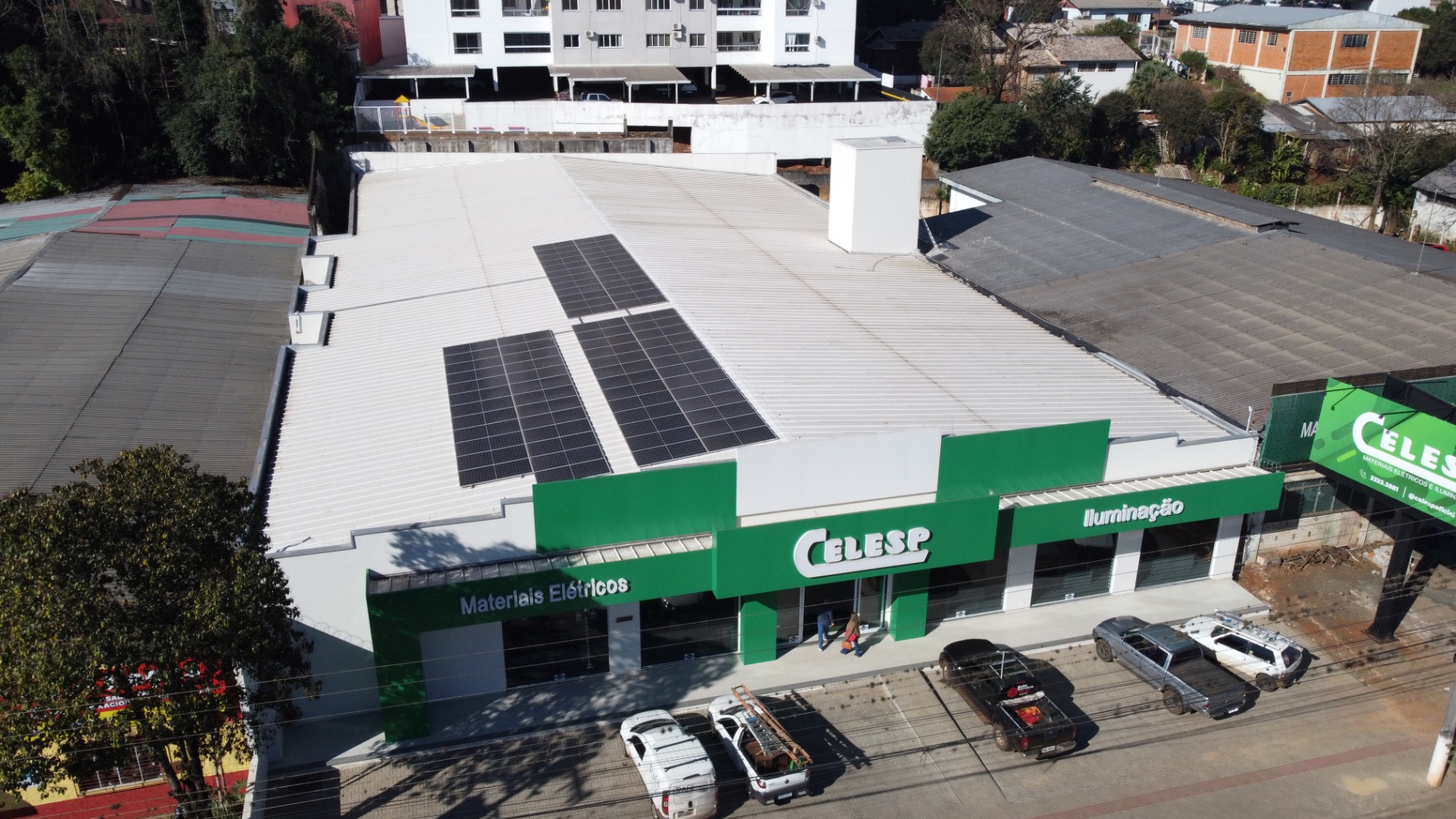 Comércio Celesp com painéis solares